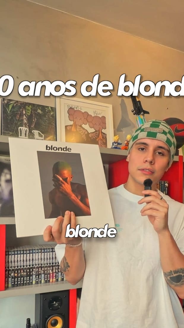 Blonde faz 10 anos hoje Faz quatro anos que eu faço vídeos pra internet e boa parte do meu primeiro impulso foi poder falar sobre as coisas que eu gostava. Eeeeeee, com certeza, uma das que eu mais gosto é Blonde. Por isso, já fiz vídeos sobre praticamente todas as músicas desse álbum, sobre tudo que envolve Frank Ocean. E ainda tem muitos vídeos pra fazer, porque Blonde é mais do que um álbum pra mim. É o lugar onde eu me reencontro quando tô perdido no meio de tanto barulho. Me fala o que Blonde significa pra você. Obrigado por me acompanhar.